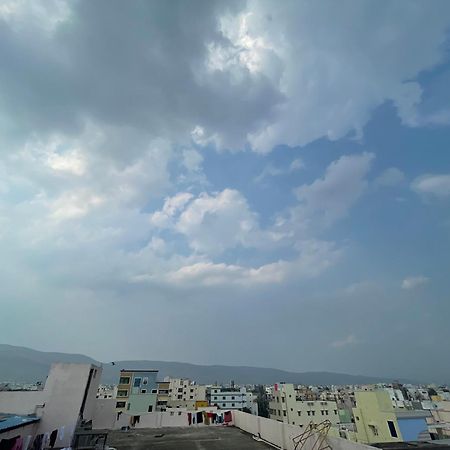 Pearl Stays, Tirupati - Very Convenient For The People Coming From Bangalore And Chennai - You Can Skip City Traffic While Reaching Any Temple In Tirupati - Covered Parking - 24Hrs Front Desk And Hot Water - Free Wifi - Flexible Checkin-In Check-Out Экстерьер фото