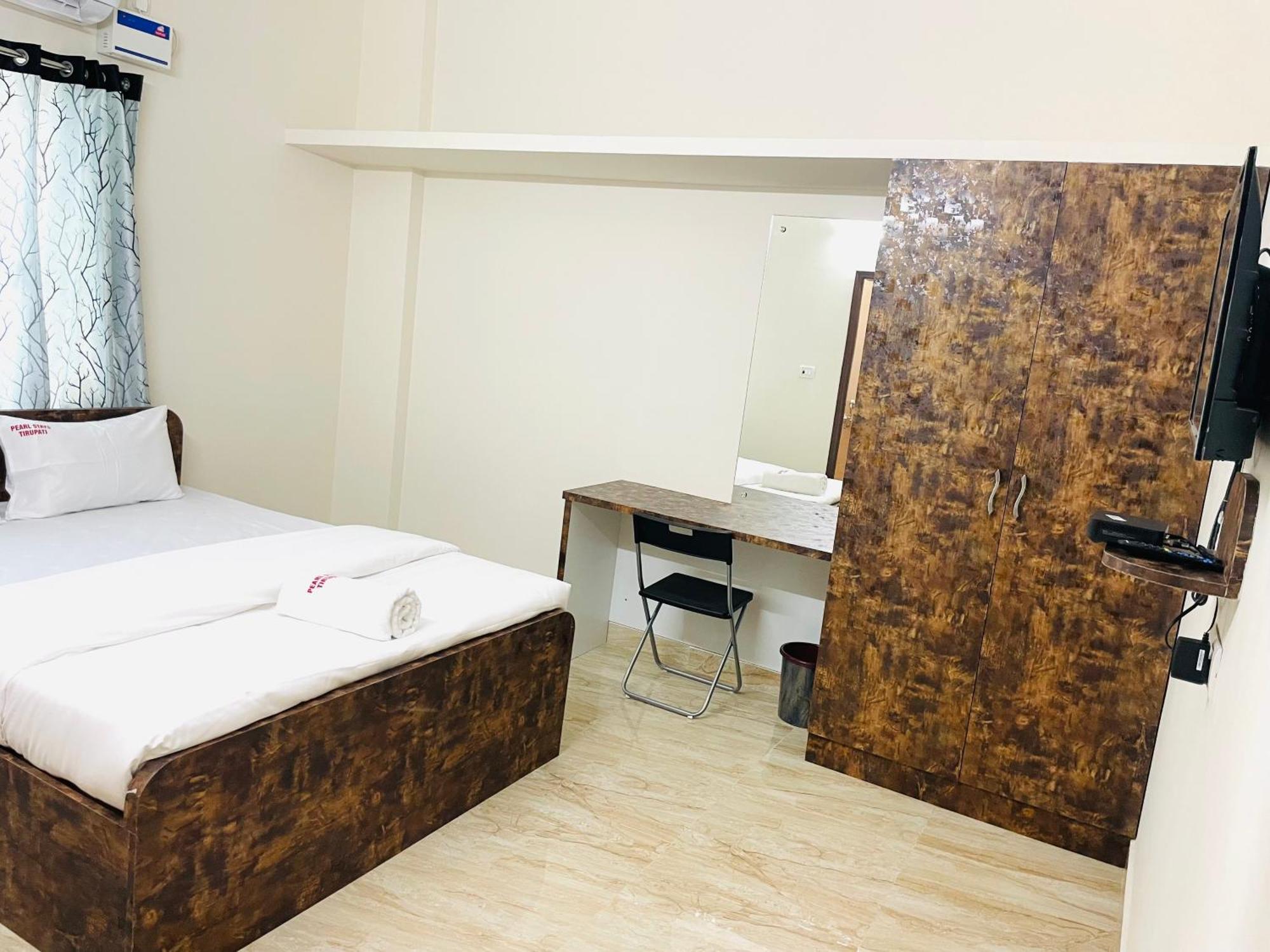 Pearl Stays, Tirupati - Very Convenient For The People Coming From Bangalore And Chennai - You Can Skip City Traffic While Reaching Any Temple In Tirupati - Covered Parking - 24Hrs Front Desk And Hot Water - Free Wifi - Flexible Checkin-In Check-Out Экстерьер фото