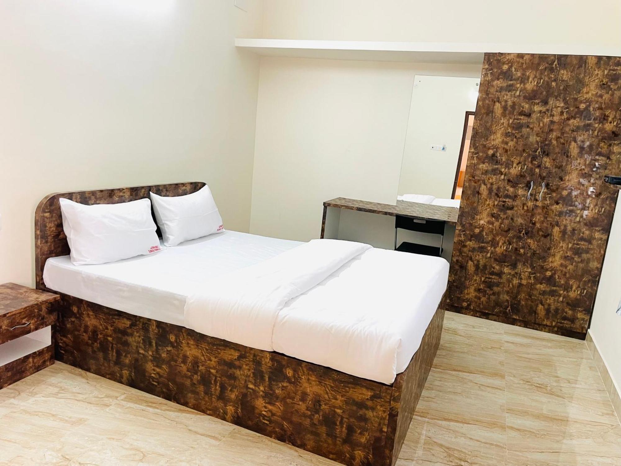 Pearl Stays, Tirupati - Very Convenient For The People Coming From Bangalore And Chennai - You Can Skip City Traffic While Reaching Any Temple In Tirupati - Covered Parking - 24Hrs Front Desk And Hot Water - Free Wifi - Flexible Checkin-In Check-Out Экстерьер фото