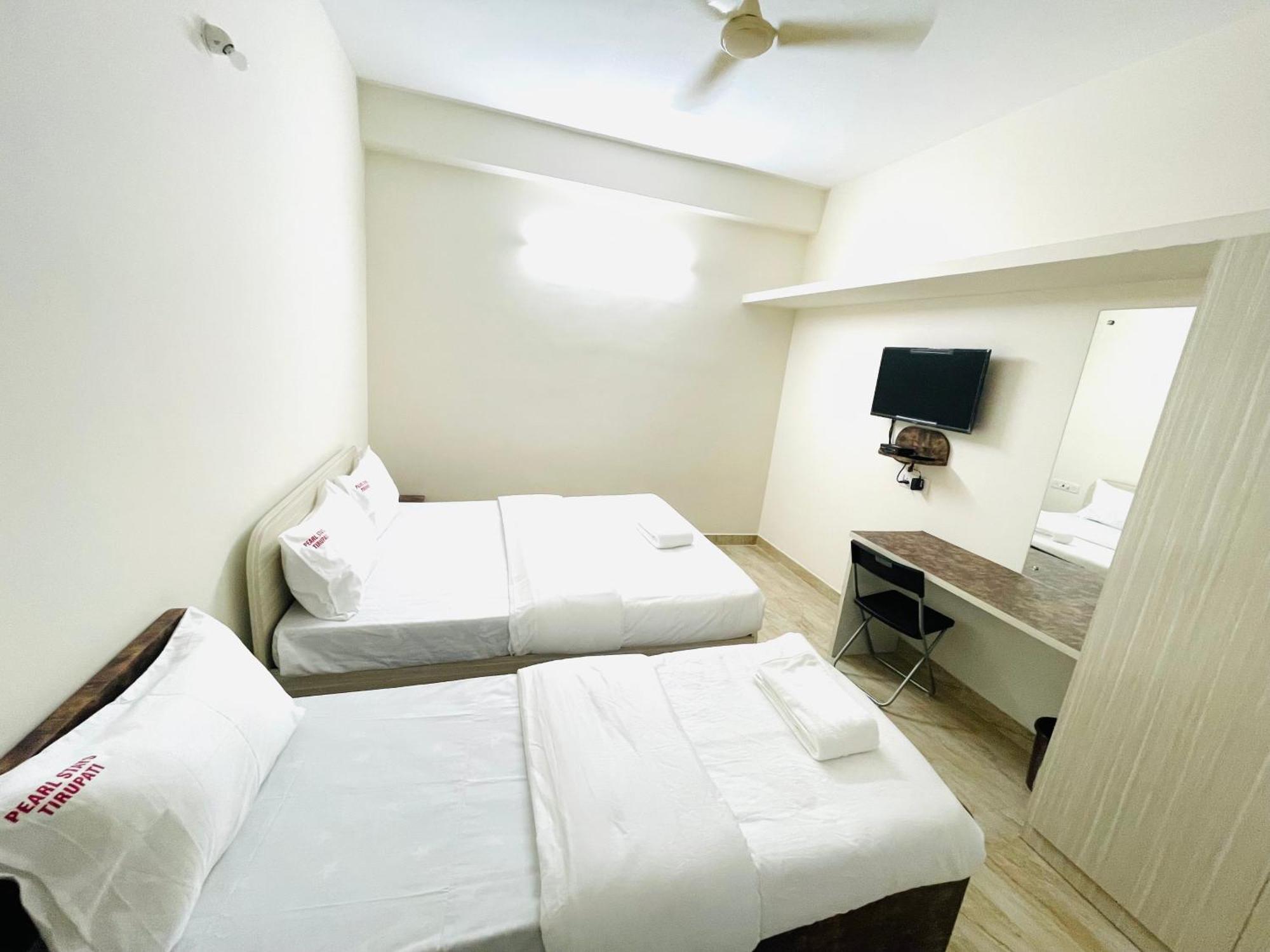 Pearl Stays, Tirupati - Very Convenient For The People Coming From Bangalore And Chennai - You Can Skip City Traffic While Reaching Any Temple In Tirupati - Covered Parking - 24Hrs Front Desk And Hot Water - Free Wifi - Flexible Checkin-In Check-Out Экстерьер фото